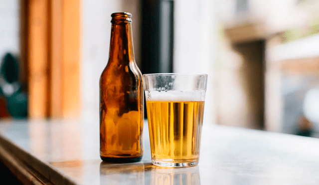 Can beer be good for you? Discover how ingredients like barley malt, hops, and yeast could offer health benefits when consumed responsibly. Photo: Freepik