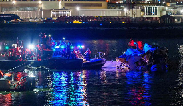 A mid-air collision between an American Airlines jet and a U.S. Army Black Hawk helicopter over the Potomac River near Washington D.C. has resulted in numerous fatalities. Photo: People.com.