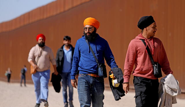 The U.S. has deported over 100 undocumented Indian migrants on a military aircraft, signaling a shift in deportation methods. This move comes ahead of a key meeting between Donald Trump and Narendra Modi. Photo: The Washington Post.