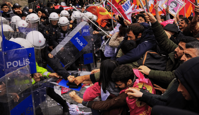 Thousands of protesters seek labor rights and reform of Turkish government policy. Photo: Euronews.com Thousands of protesters seek labor rights and reform of Turkish government policy. Photo: Euronews.com