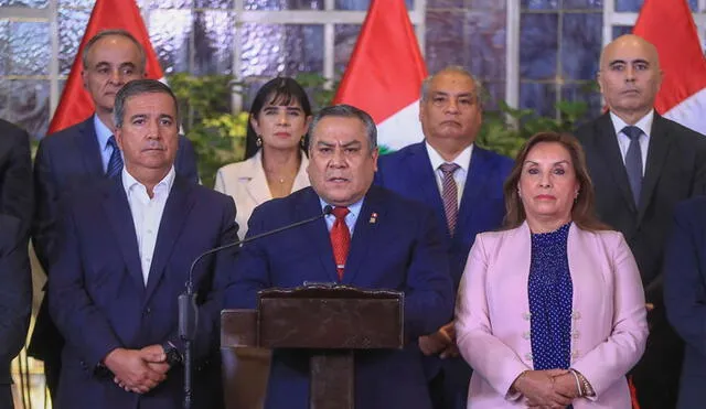 Adrianzén's resignation comes just hours after his cabinet was reshuffled, marking a significant turning point in President Dina Boluarte's administration. Photo: La República Adrianzén's resignation comes just hours after his cabinet was reshuffled, marking a significant turning point in President Dina Boluarte's administration. Photo: La República