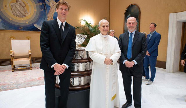 Jannik Sinner humorously offered Pope Leo XIV a tennis ball during their meeting Photo: AFP PHOTO / VATICAN MEDIA Jannik Sinner humorously offered Pope Leo XIV a tennis ball during their meeting Photo: AFP PHOTO / VATICAN MEDIA