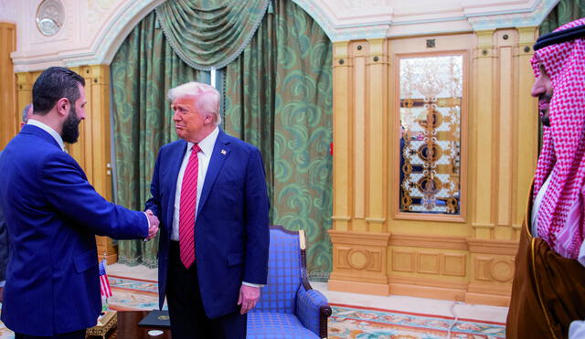 Donald Trump met Syrian President, Ahmed al-Sharaa, and Saudi Arabia Prime Minister, during his Mid-East tour. Photo: AFP News Donald Trump met Syrian President, Ahmed al-Sharaa, and Saudi Arabia Prime Minister, during his Mid-East tour. Photo: AFP News