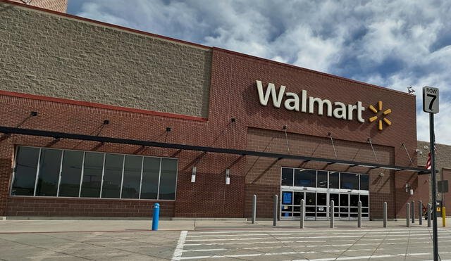 Customers react with frustration as Walmart introduces a new cart fee, stirring debate over rising grocery costs and accessibility. Photo: David Zalubowski