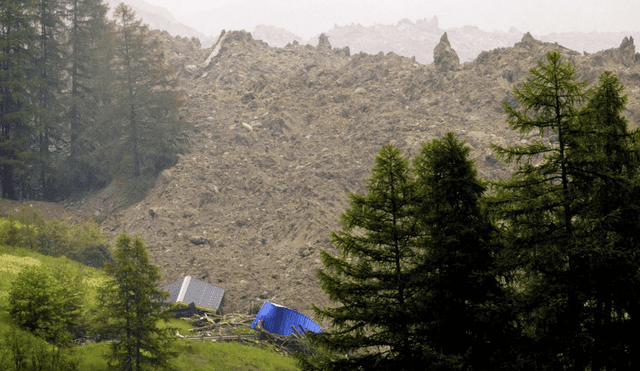Massive landslide caused by glacier collapse buries most of the Alpine village of Blatten, Switzerland. Photo: EuroNews