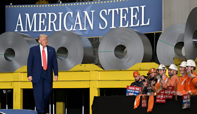Donald Trump announces the steel tariff hike during a speech to U.S. Steel workers, promising job protection and American ownership. Photo: AFP Donald Trump announces the steel tariff hike during a speech to U.S. Steel workers, promising job protection and American ownership. Photo: AFP