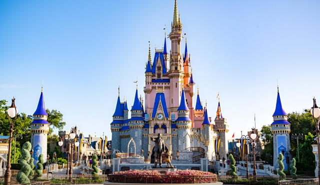 Employees exit Disney offices as the company announces widespread layoffs across film, TV, and finance divisions in 2025. Photo: X Employees exit Disney offices as the company announces widespread layoffs across film, TV, and finance divisions in 2025. Photo: X