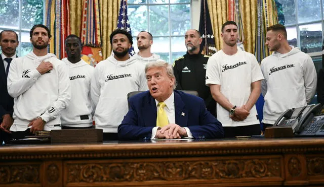 Juventus FC players met Donald Trump at the White House. Photo: Brendan SMIALOWSKI / AFP Juventus FC players met Donald Trump at the White House. Photo: Brendan SMIALOWSKI / AFP