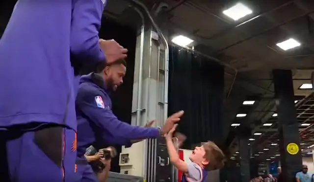Final feliz para Teddy, el niño al que plantaron en su cumpleaños [VIDEO]