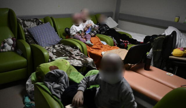 Niños con cáncer protestan en sótanos de Kiev. Foto: AFP