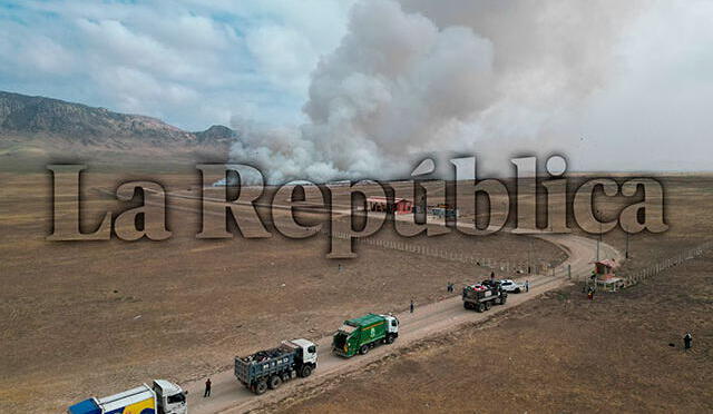  Restricción. Vehículos no pudieron evacuar basura por incendio.Foto: Clinton Medina/La República<br><br>    