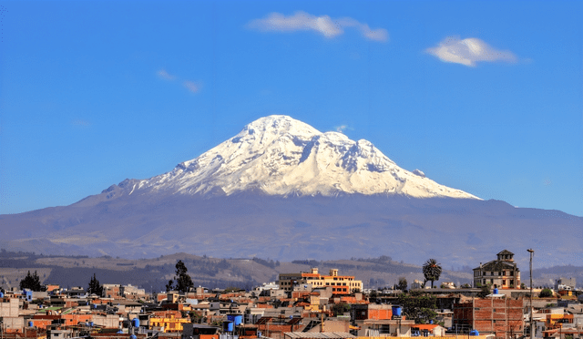 La cima del volcán Chimborazo está situada aproximadamente a un grado al sur del ecuador. Foto: civitatis   