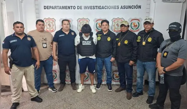 Erick Moreno al lado de autoridades paraguayas y peruanas. Foto: PNP   