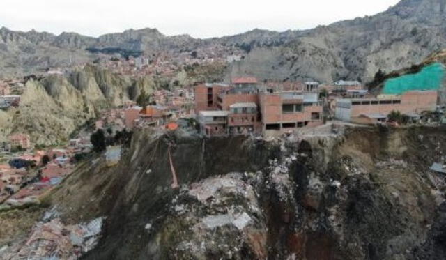 El momento en que un feroz huaico arrasa con unas 60 casas en Bolivia [VIDEO]