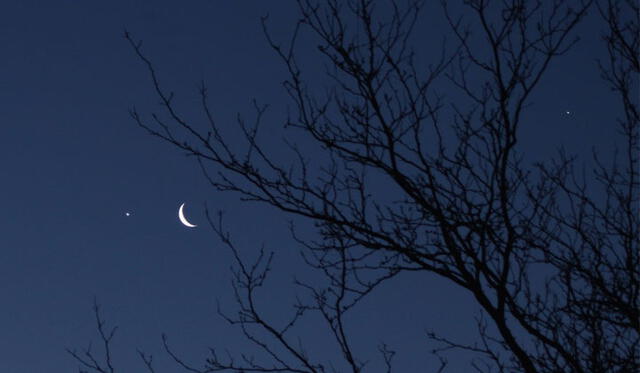 La Luna, Venus (izquierda) y Júpiter (derecha) coincidieron en el cielo el 31 de enero de 2019. Foto: NASA.