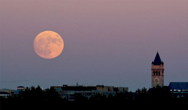 Superluna fotografiada. Crédito: AFP.