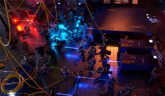 Láseres en el laboratorio de Chirstopher Monroe (Universidad de Maryland), que se utilizan para controlar la información cuántica.
