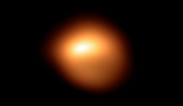 La última imagen tomada de la superficie de Betelgeuse muestra su debilitamiento y cambio aparente de forma. Crédito: ESO.