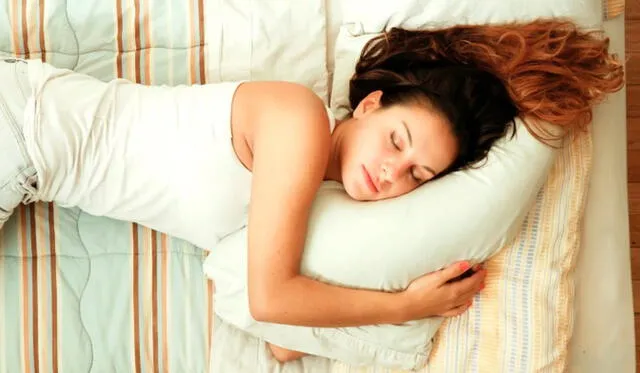 Tanto si tomas siestas prolongadas durante el día o si duermes mucho durante la noche, puedes tener más riesgo de sufrir un ataque cerebrovascular.