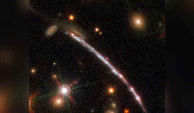 Uno de los arcos captados por el Telescopio Hubble.