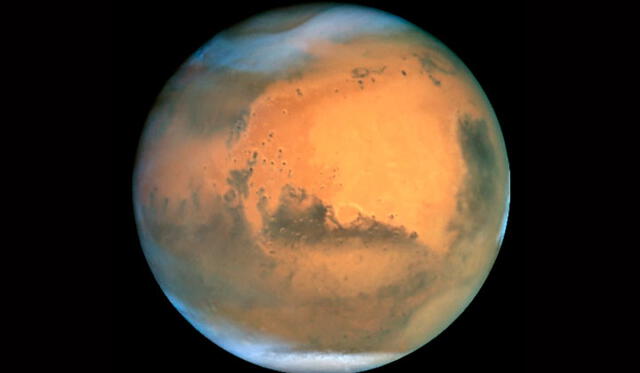 El agua en Marte está presente tanto en los polos como en las latitudes medias. Solo las regiones próximas al Ecuador carecen de este recurso. Foto: NASA.
