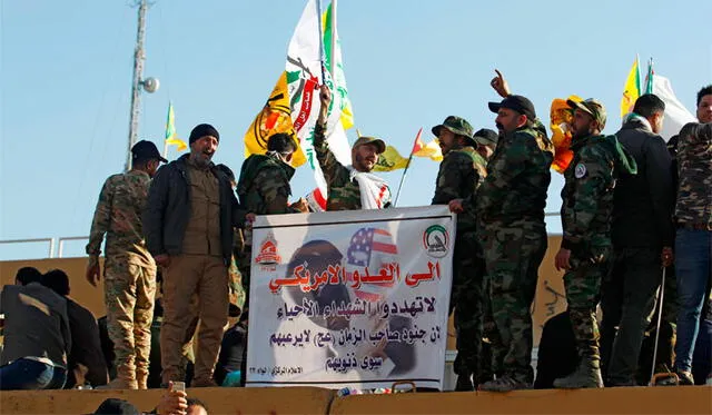 Milicianos de Hezbolá en el asalto de la embajada de EE. UU. en Irak.