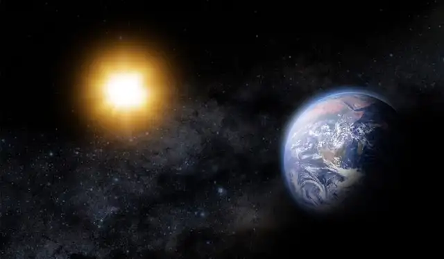 Debido a la enorme distancia, la luz del Sol se demora aproximadamente 8 minutos en llegar a la Tierra.
