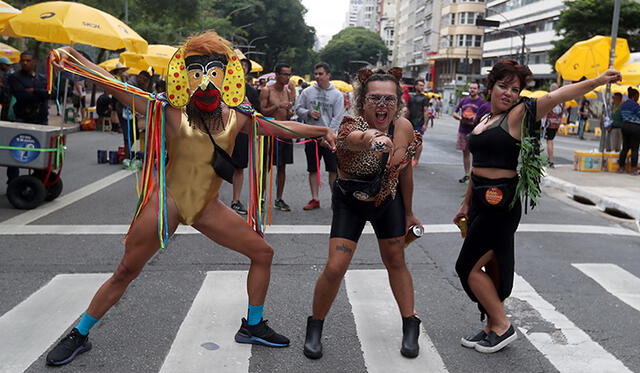 Calles de Brasil están desbordas de color y alegría por el carnaval. Foto: EFE.