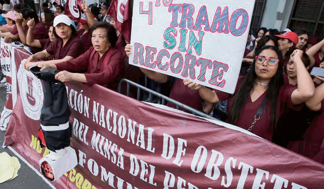  Lo justo. Profesionales piden que se respeten los acuerdos. Foto: John Reyes/La República   