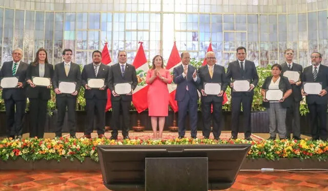  La presidenta Boluarte lideró la ceremonia de condecoración de la Orden del Trabajo 2024. Foto: Andina    