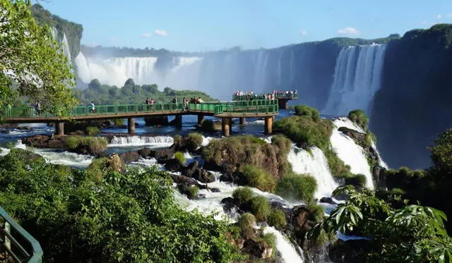  Las Cataratas del Iguazú representan uno de los principales destinos turísticos naturales tanto en Argentina como en Brasil. Foto: Hosteltur   