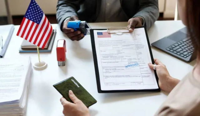  Si tienes alguna pregunta sobre la tarifa USCIS, es recomendable consultar el sitio web del USCIS o contactar a un representante del servicio al cliente. Foto: iStock   