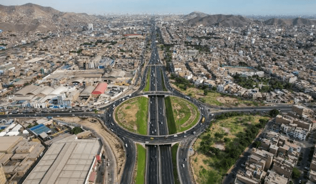  El Anillo Vial Periférico podría solucionar el problema del tráfico en la capital. Foto: Andina    