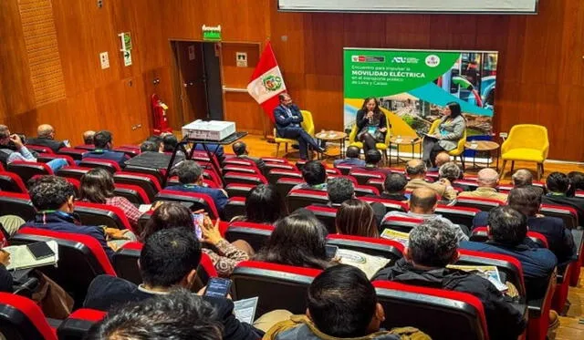 Exposición nueva movilidad eléctrica ATU. Foto: ATU   