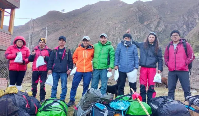 El equipo de familiares que participó en la quinta y última expedición privada en el Artesonraju. Foto: Lizvet Luicho El equipo de familiares que participó en la quinta y última expedición privada en el Artesonraju. Foto: Lizvet Luicho