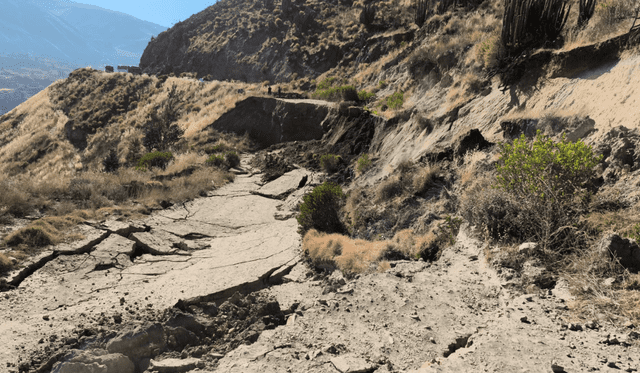 Tramo de casi 60 metros se hunde en Arequipa. Foto: Difusión   