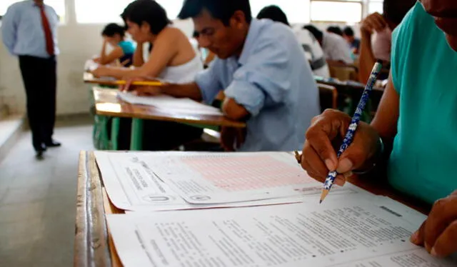  Postulantes corroboraron su centro de evaluación visitando la página web del Ministerio de Educación. Foto: referencial La República<br> 