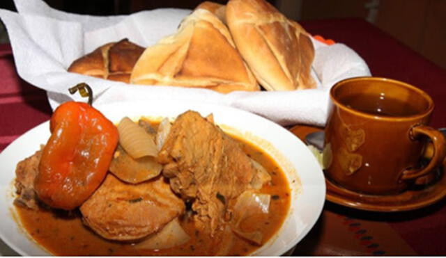 En Arequipa, el adobo se sirve con pan de tres puntas, té y anisado. Foto: difusión   