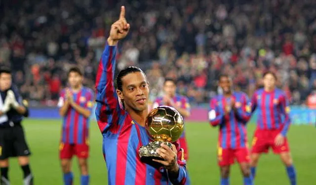 Ronaldinho Gaúcho es el segundo brasileño que logró ganar este trofeo con el Barcelona. Foto: Mundo Deportivo