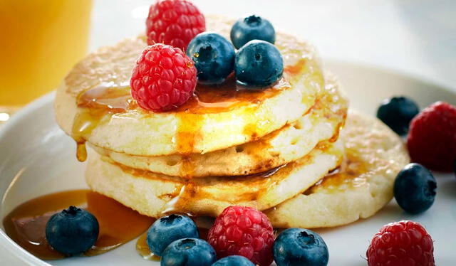 Los pancakes son una opción muy popular en el desayuno. Foto: Beast Sports