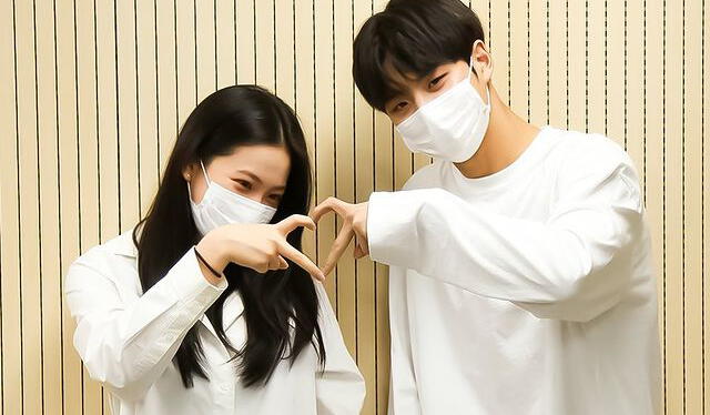 Yeri y Hongseok en primera lectura del guion de Blue birthday. Foto: Instagram/@playlist_studio