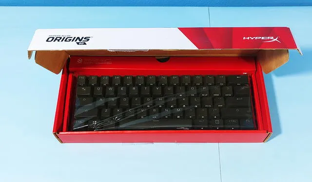 Caja abierta del HyperX Alloy Origins 60. Foto: Edson Henriquez