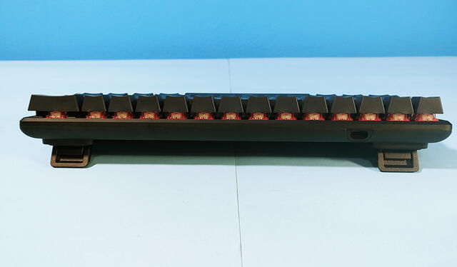 Parte superior izquierda del HyperX Alloy Origins 60. Foto: Edson Henriquez