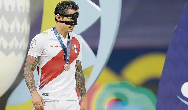 Compromiso. Lapadula, uno de los mejores en la Copa, recibió la medalla por el cuarto lugar. Foto: difusión Compromiso. Lapadula, uno de los mejores en la Copa, recibió la medalla por el cuarto lugar. Foto: difusión