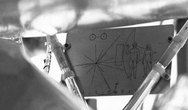 La placa montada en la sonda Pioneer 10. Foto: NASA