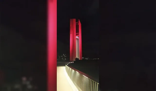 el National Carrillon, emblemático edificio en el centro de Canberra, capital de Australia, iluminado con los colores de la bandera peruana. Foto: Cancillería Perú