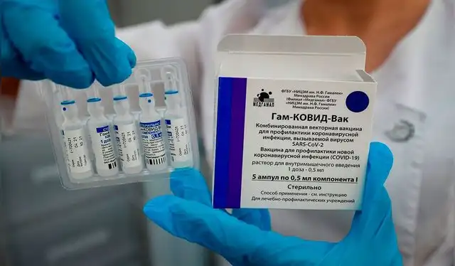 Vacuna Sputnik, co-creada por Botikov. Foto: EFE    