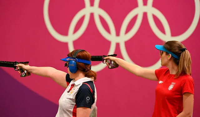 Nino Salukvadze (a la derecha en su novena participación olímpica. Foto: AFP