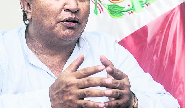Acusa. Dirigente del Sutep, Lucio Castro, dice que Fenateperú no subsanó las irregularidades de su primer intento de inscripción en el MTPE. Foto: difusión