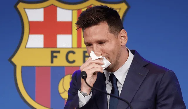 Lionel Messi se quebró durante su despedida del Barcelona. Foto: EFE